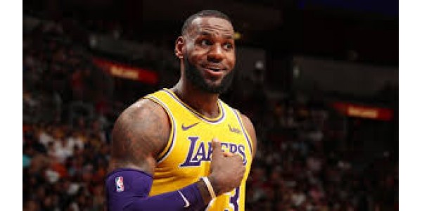 James se niega a usar una camiseta de Los Angeles Clippers James se niega a usar una camiseta de Los Angeles Clippers